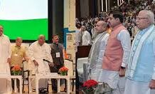 मुख्यमंत्री डॉ. यादव ने केंद्रीय कृषि मंत्री चौहान को पुस्तक विमोचन पर दीं बधाई